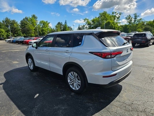 2024 Mitsubishi Outlander ES in Youngstown, OH - Jim Shorkey Youngstown