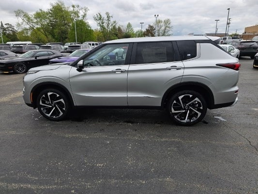 2024 Mitsubishi Outlander SE in Youngstown, OH - Jim Shorkey Youngstown